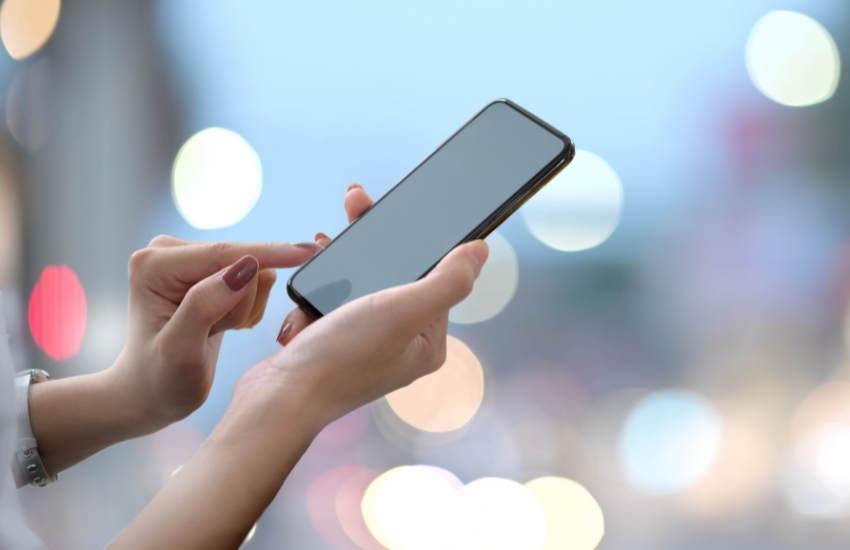 旅行で電話番号付きは本当に必要?データ通信専用で足りるケースが多い